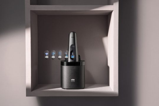 Braun introduce un microprocesador y una pantalla en su nueva afeitadora: así es la Braun Nevo que cuesta casi 700 euros