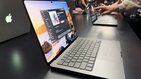 Touch me: Apple MacBook Pro erstmals mit OLED-Touchscreen
