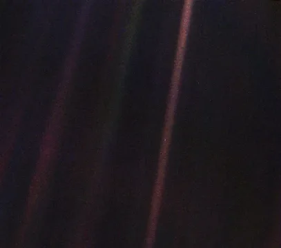 A Voyager 1: A Primeira Espaçonave a Atingir um Dia-luz da Terra