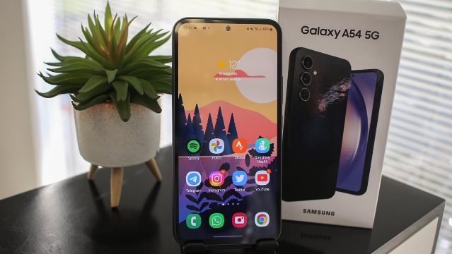 Galaxy A54 recebe segunda beta da One UI 9 com melhoria na câmera