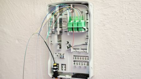 Glasfaserausbau in Wohnungen: Eine Praxisleitfaden für Wohnungswirtschaft und Telekommunikationsunternehmen