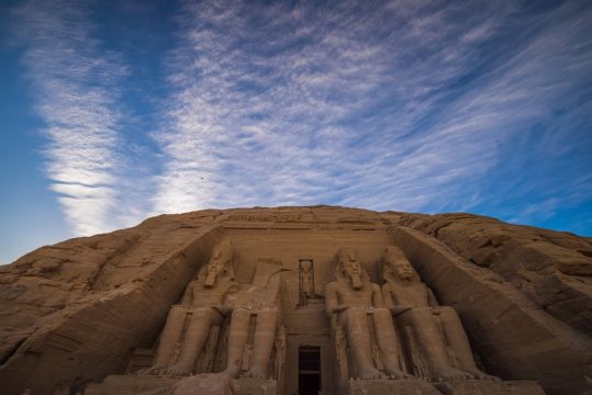 Descobertas de Estátuas de Ramsés II: Importância e Consequências para o Sítio Arqueológico