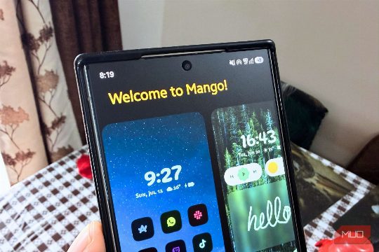 This Android launcher turns your home screen into a physics playground