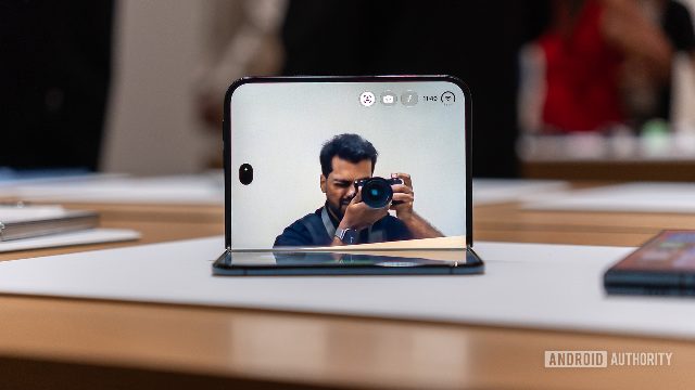 iPhone Duo: A Closer Look at the Hinge and Screen Issues
