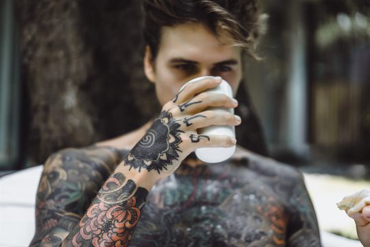 Tatuajes Invisibles PhotoTat: Una Solución para Arrepentimientos y Entrevistas de Trabajo