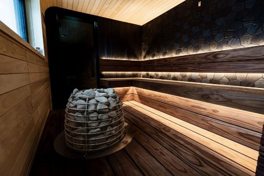 Llevamos años pensando que la sauna alarga la vida. La ciencia tiene una explicación bastante menos milagrosa