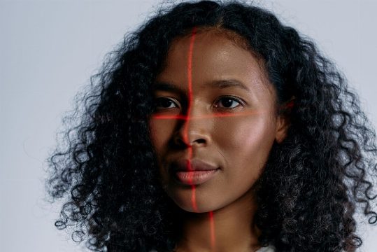 Cómo una IA Utiliza Fotos de Cara para Predecir la Supervivencia de Pacientes con Cáncer