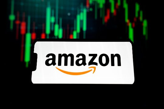 Análise Tecnológica: Amazon em Baixa, Intel Alerta e BYD Avança no Brasil