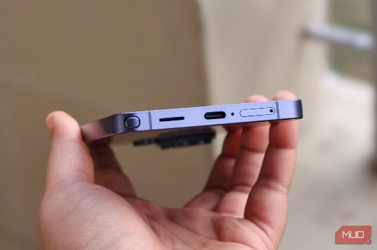 My Galaxy’s USB-C port does 3 useful jobs that have nothing to do with charging