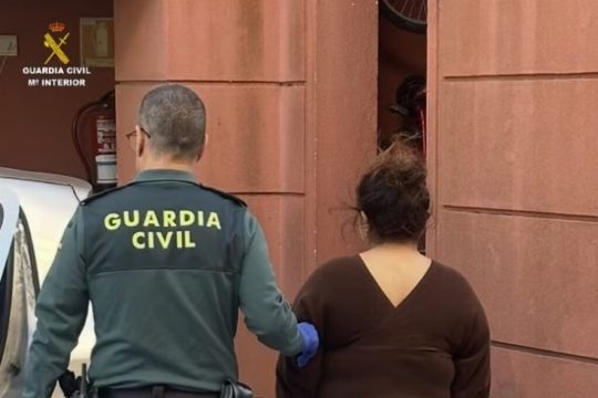 Detienen a una mujer en Cangas por una estafa bancaria de más de 47.000 euros