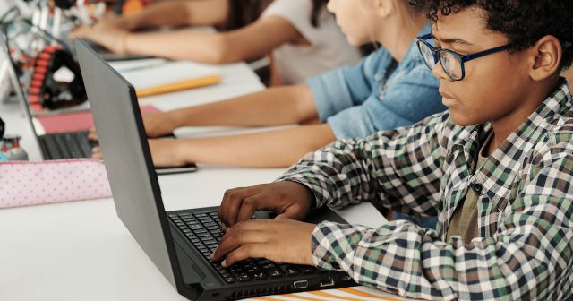 Panorama: Jovens e IA - Desafios Sociais e Tecnológicos