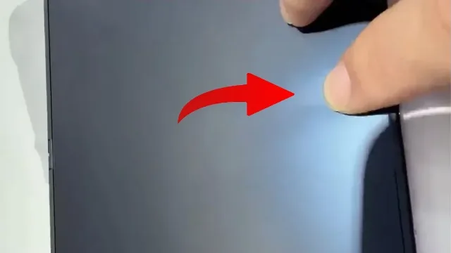 Apple Explica Soluções para Vinco do iPhone Duo: Engenharia e Substituição