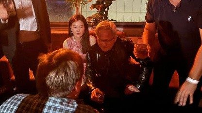 Megaspeed: Mutmaßliche chinesische Agentin in der Nähe von Nvidia-CEO Huang