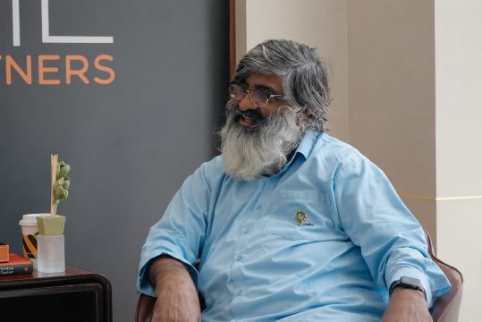 Cómo Shashi Kumar Transformó su Carrera Tecnológica en Agricultura Exitosa en India