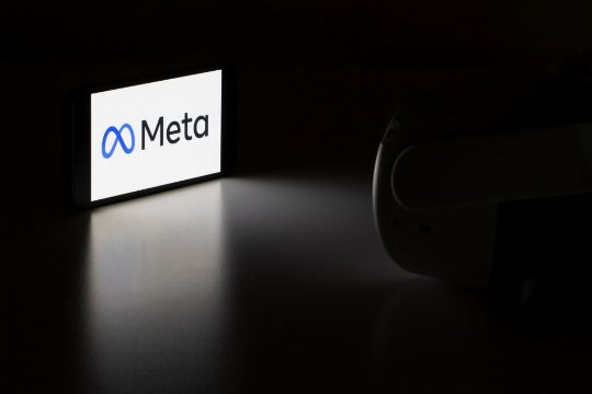 Meta Investe Mais em Inteligência Artificial, Mas Prejuízo Aumenta com Despesas Judiciais