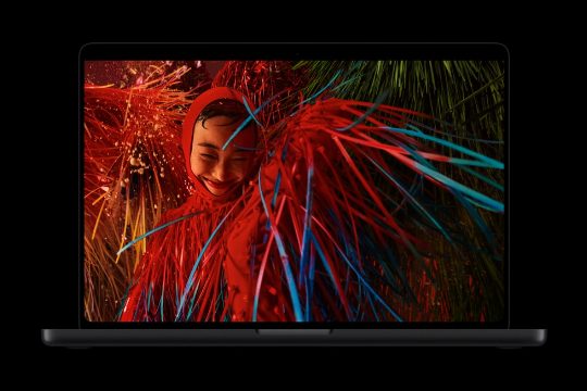 Apple lança MacBook Pro com tela OLED sensível ao toque pela primeira vez