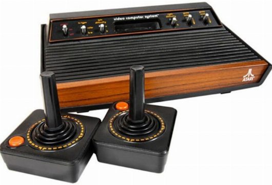 A História e o Fim da Dynacom e Seus Consoles Dynavision