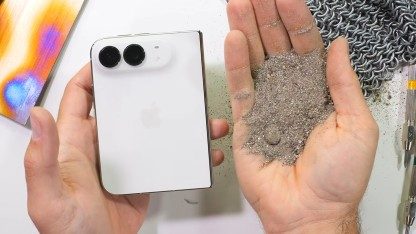 iPhone Duo: Ein Haarspalternder Härtetest mit Sand