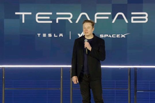 ¿Por qué Musk quiere fusionar Tesla y SpaceX? Un análisis de la lógica empresarial y las posibles consecuencias