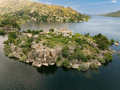¿Un Castillo en la Isla? Descubre las Posibilidades de la Isla Centinela en Madrid