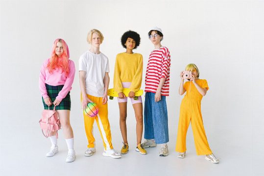 La Metamorfosis de la Noche: Cambios en la Vida Social de la Generación Z